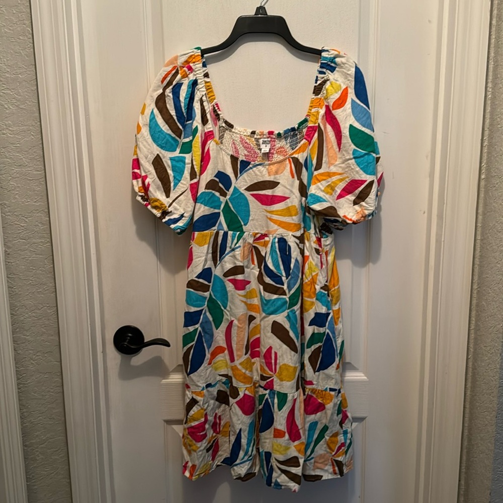 Fabulous Tabitha Brown dress in L. Can be worn on or off shoulder. Great pattern